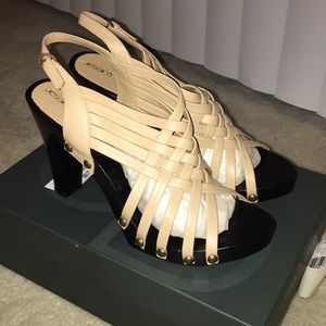 Jessica Bennett sandals!